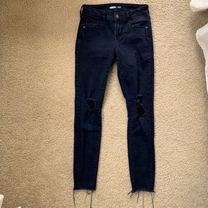 Black Old Navy rockstar distressed Jeans